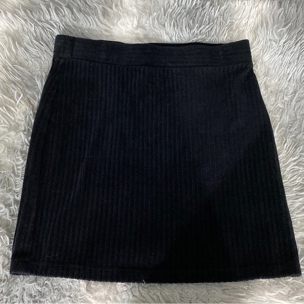 Double zero Cute black skirt from mystical Medium